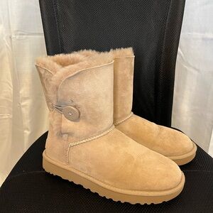 Women's Tan Suede Boots